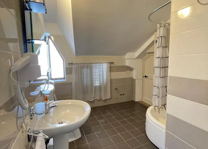 호텔 Nela Shkodër